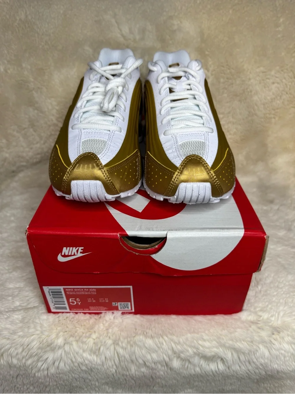 NWB Youth Nike Shox R4